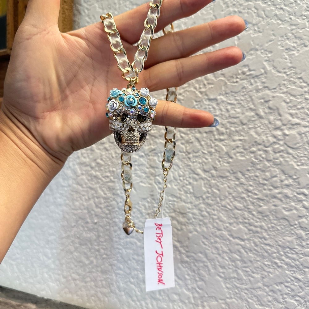 Betsey Johnson gold/white Ribbon Chain necklace. Crystal Sugar Skull Pendant - Picture 7 of 7